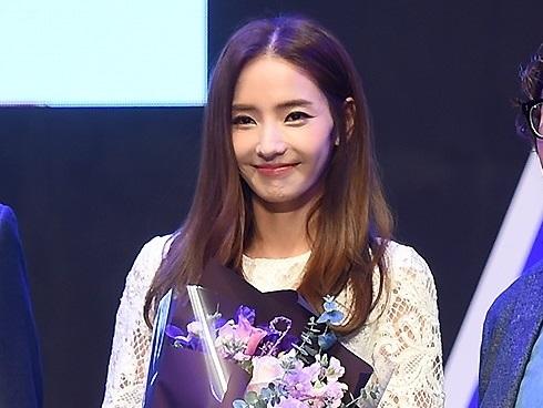 Sao Hàn 29/11: Bi Rain không muốn nói về Kim Tae Hee và con gái trên sóng truyền hình-10