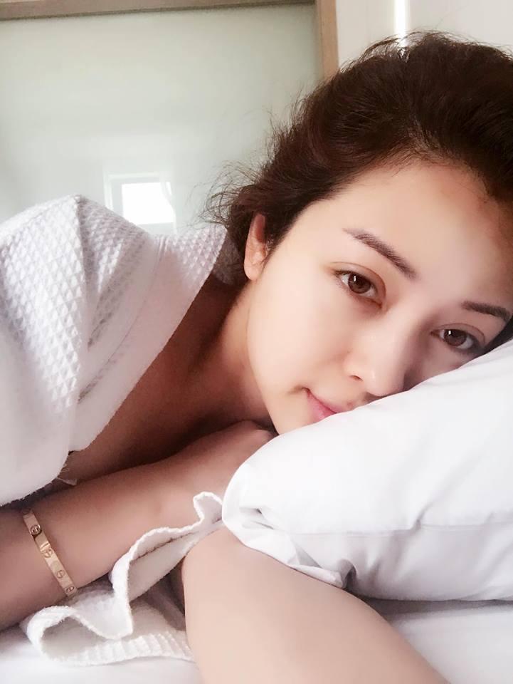 Tin sao Việt: Minh Hằng khoe ảnh quyến rũ gợi cảm trong phòng ngủ-2