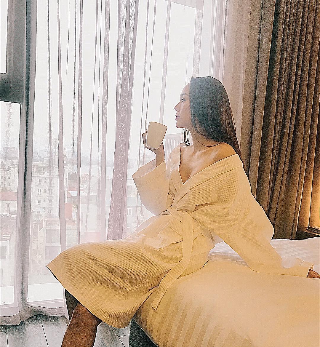 Tin sao Việt: Minh Hằng khoe ảnh quyến rũ gợi cảm trong phòng ngủ-1