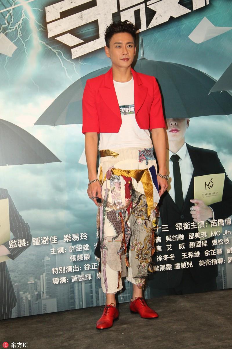 Tài tử Huỳnh Tông Trạch tô son bóng, mặc lòe loẹt tại sự kiện đông người-5