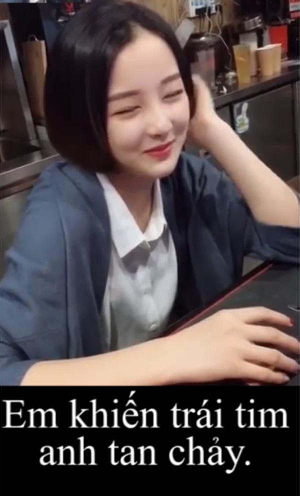 Nhân viên quán trà sữa thường xuyên bị trêu chọc vì quá xinh đẹp-1