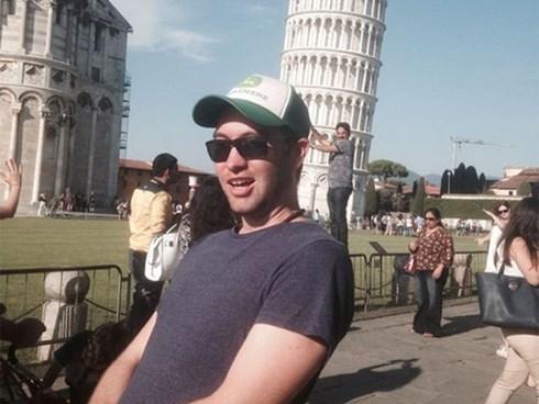 Muốn độn thổ vì trở thành 'trò cười' cho người đi đường