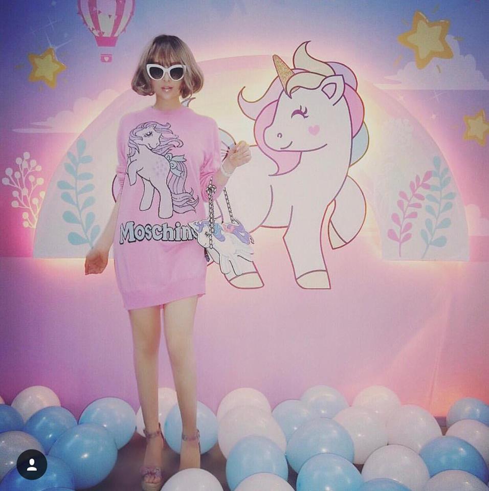 Angela Phương Trinh diện đồ bó sát khoe hông quả táo nổi bật nhất street style sao Việt tuần này-5