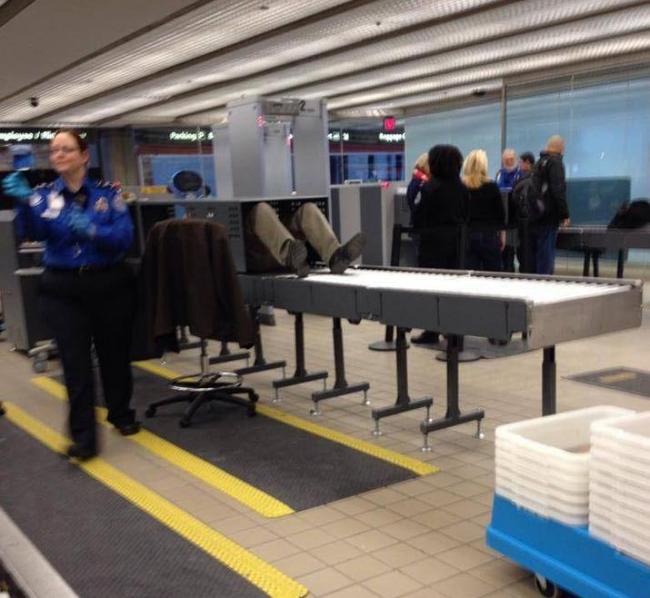 Nước người ta kiểm tra an ninh sân bay như thế nào?-2