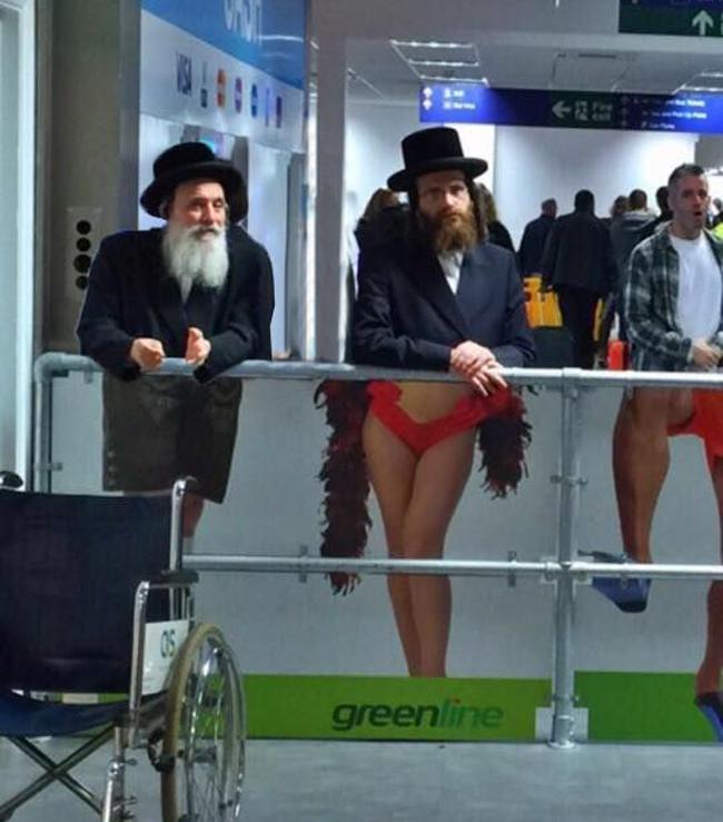 Nước người ta kiểm tra an ninh sân bay như thế nào?-4