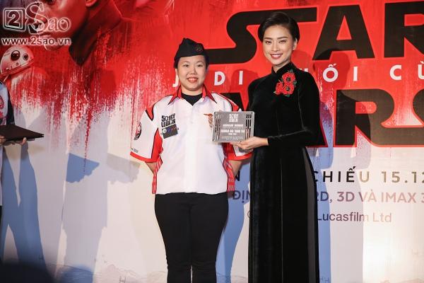 Ngô Thanh Vân và sao gốc Việt của Star Wars khoe sắc cùng áo dài-7