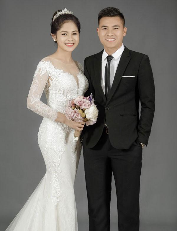 Cô dâu xinh đẹp hát cực hay bên chú rể điển trai trong ngày cưới khiến dân mạng lịm tim-1