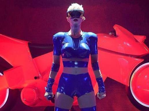 Fan mong Katy Perry đừng là cô hồn khi Phillip Nguyễn tiết lộ tour diễn Witness tại Việt Nam-4