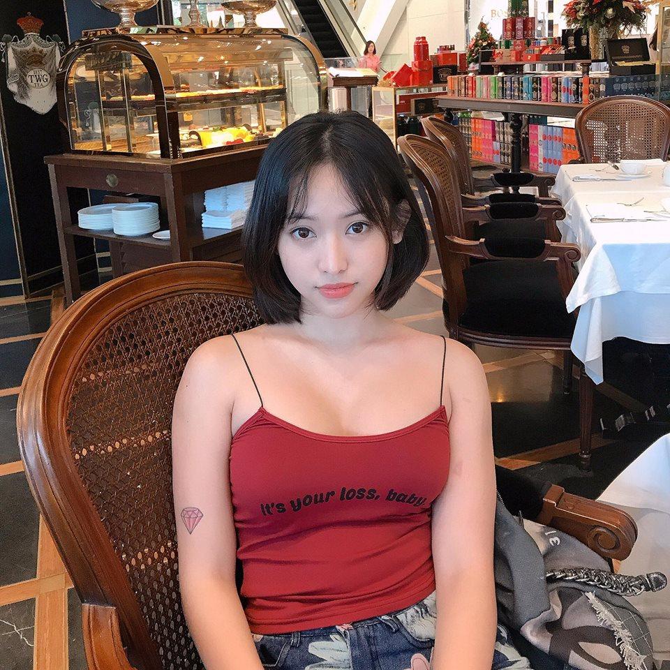 Thúy Vi bất ngờ khoe tóc mới hợp tuổi nhưng gu thời trang thì vẫn già chát-1