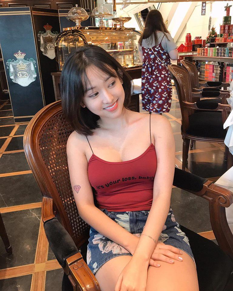 Thúy Vi bất ngờ khoe tóc mới hợp tuổi nhưng gu thời trang thì vẫn già chát-3