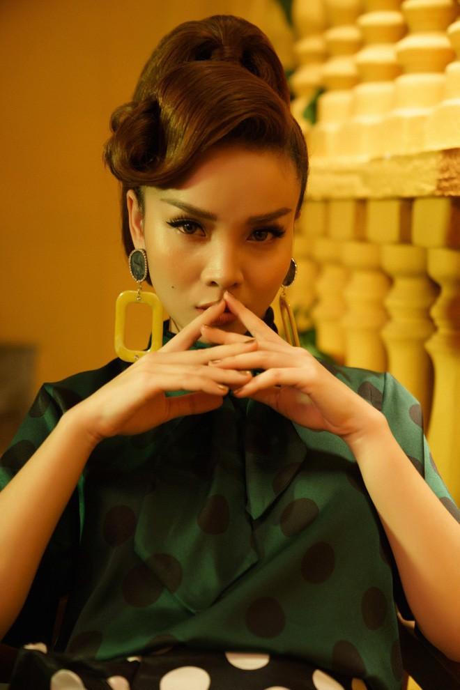 Chụp ảnh cho MV mới, nhìn Yến Trang trang điểm mà cứ ngỡ là... Kỳ Duyên-1