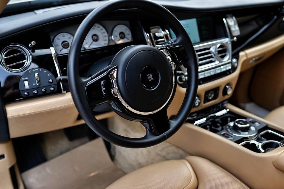 Rolls Royce Ghost 30 tỷ rao bán trên vỉa hè Hà Nội-6