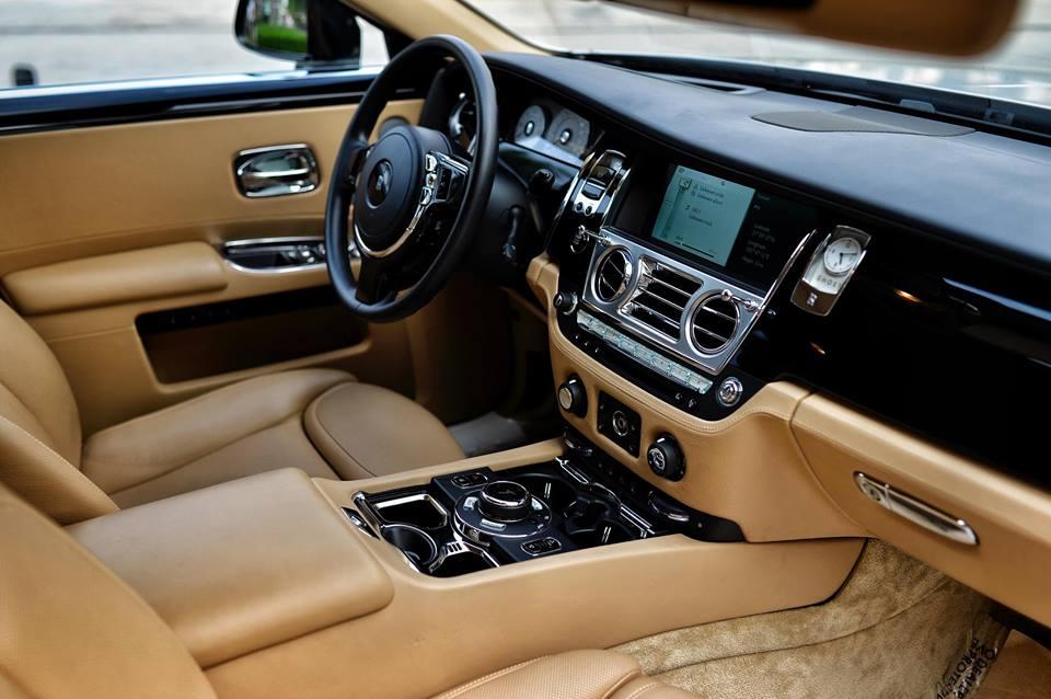 Rolls Royce Ghost 30 tỷ rao bán trên vỉa hè Hà Nội-8