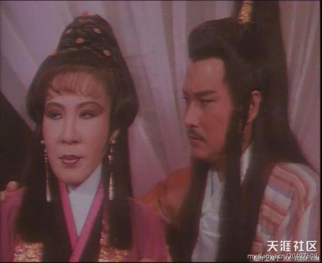 Kỳ lạ sao nữ 51 tuổi thích chi tiền đóng vai mỹ nữ cặp các nam diễn viên đáng tuổi con-4