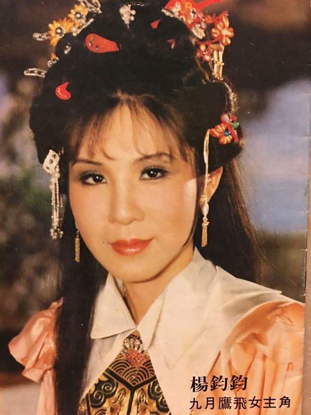 Kỳ lạ sao nữ 51 tuổi thích chi tiền đóng vai mỹ nữ cặp các nam diễn viên đáng tuổi con-5