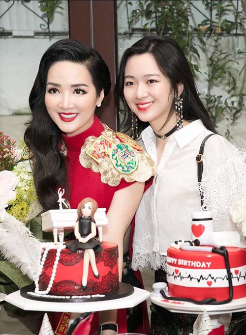 Ba cặp mẹ con ‘tài sắc vẹn toàn’ nổi đình đám trong giới trẻ Việt-1