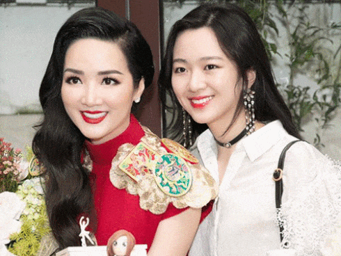 Ba cặp mẹ con ‘tài sắc vẹn toàn’ nổi đình đám trong giới trẻ Việt