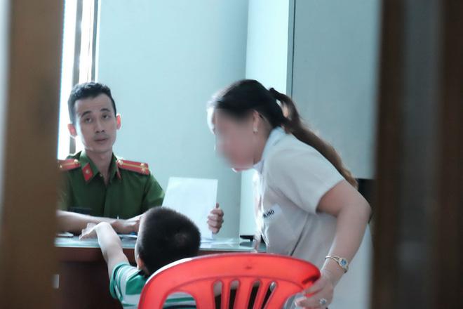 Mẹ của bé trai 5 tuổi bị bảo mẫu bạo hành: Cháu bị ám ảnh, liên tục khóc thét về đêm-7