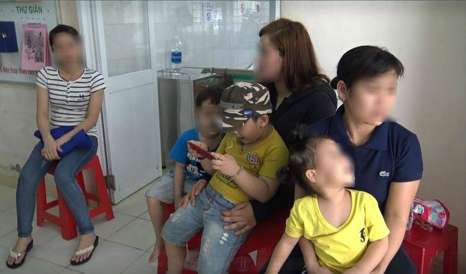 Mẹ của bé trai 5 tuổi bị bảo mẫu bạo hành: Cháu bị ám ảnh, liên tục khóc thét về đêm-9