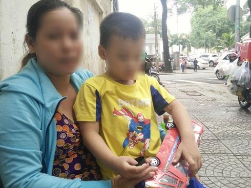 Mẹ của bé trai 5 tuổi bị bảo mẫu bạo hành: 'Cháu bị ám ảnh, liên tục khóc thét về đêm'