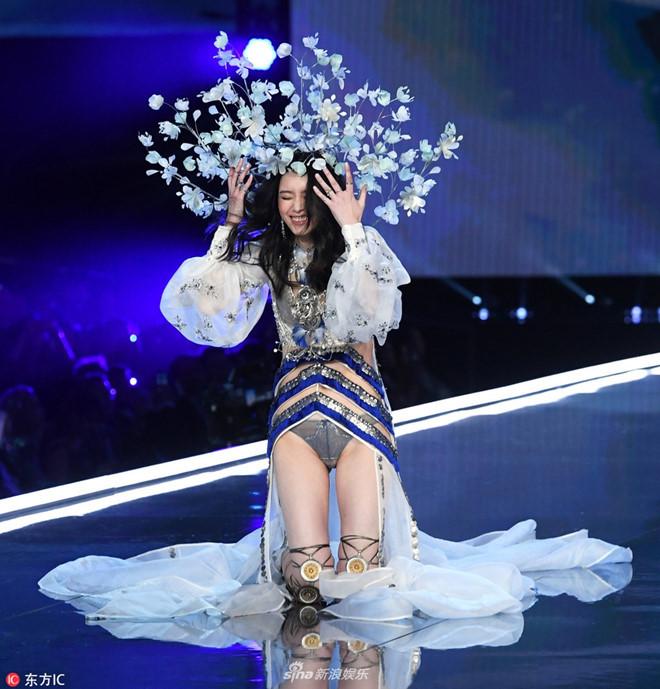 Sự cố té ngã của Hề Mộng Dao vẫn được phát sóng trên truyền hình-1