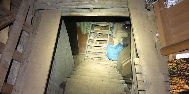 Cô gái bị xích làm nô lệ tình dục, hãm hiếp 10 năm chấn động nước Ý-1