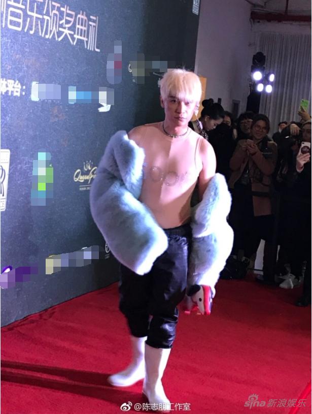 Mỹ nam Hoàn châu cách cách Trần Chí Bằng gây choáng với phong cách nữ tính, kì dị-8