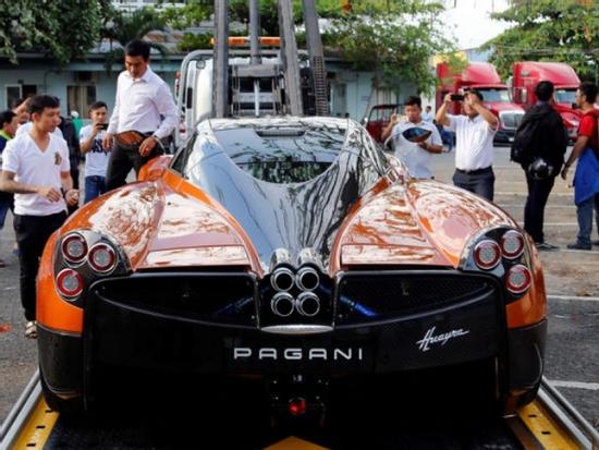 Vì đâu đại gia Minh 'Nhựa' phải 'dứt lòng' bán 