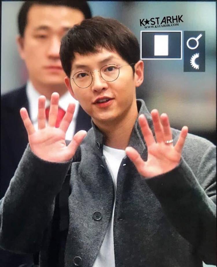 Song Joong Ki khoe nhẫn cưới, Lee Young Ae - Honey Lee cùng dàn sao đổ bộ MAMA Hong Kong-1