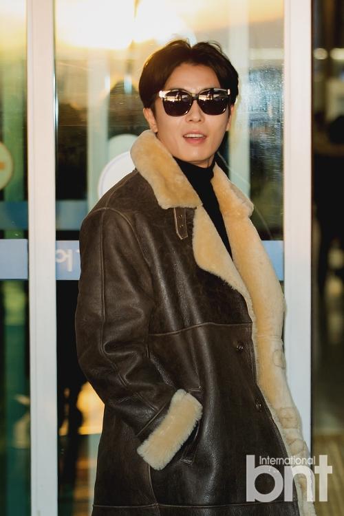 Song Joong Ki khoe nhẫn cưới, Lee Young Ae - Honey Lee cùng dàn sao đổ bộ MAMA Hong Kong-9