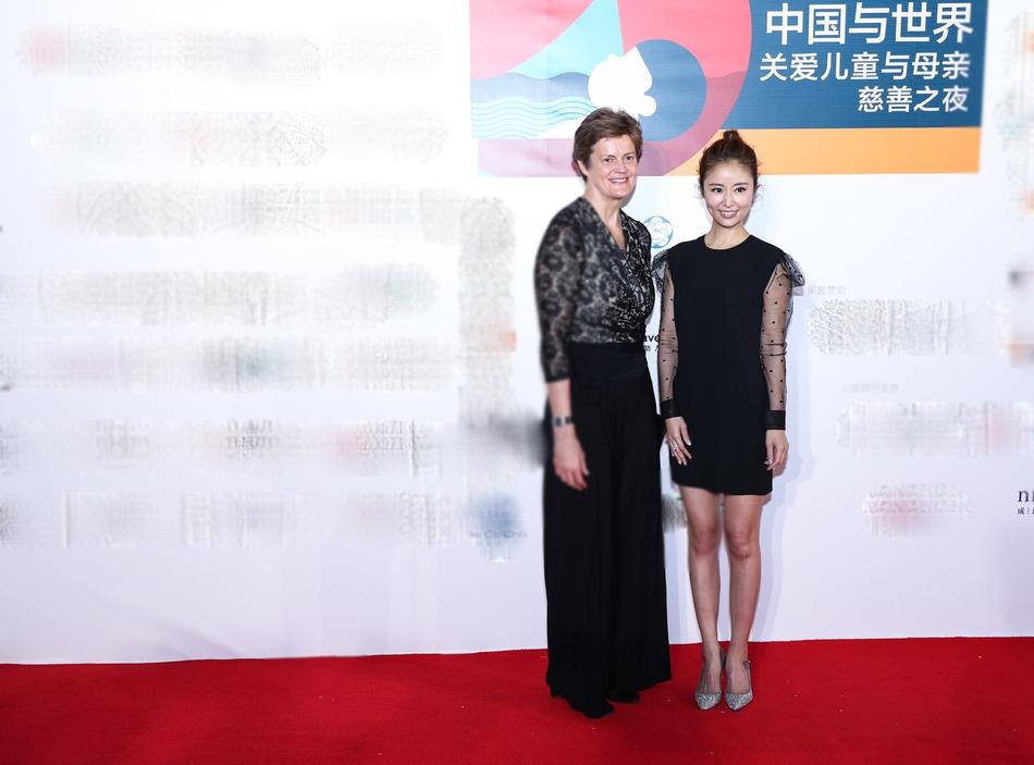 Lâm Tâm Như giản dị đi từ thiện sau thời gian vắng bóng vì bão scandal-1