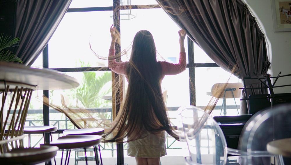 9X Sài Gòn kiếm chục triệu mỗi tháng nhờ có mái tóc dài 2 m-2