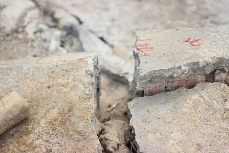 Mố cầu Đuống nứt toác, hàng chục hộ lo hà bá nuốt nhà-3