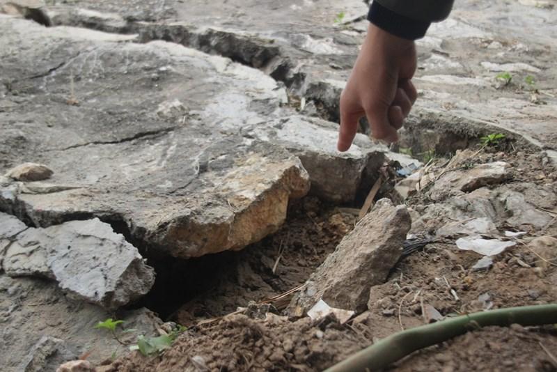 Mố cầu Đuống nứt toác, hàng chục hộ lo hà bá nuốt nhà-4