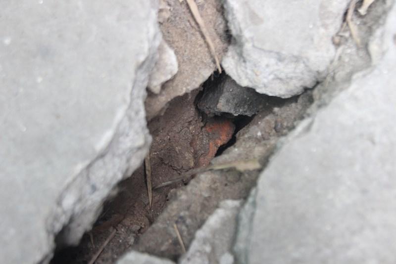 Mố cầu Đuống nứt toác, hàng chục hộ lo hà bá nuốt nhà-13