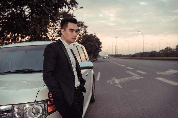 Việt Anh Người phán xử ngạo nghễ đi sự kiện ngay sau khi điêu khắc lông mày nổi bần bật-4