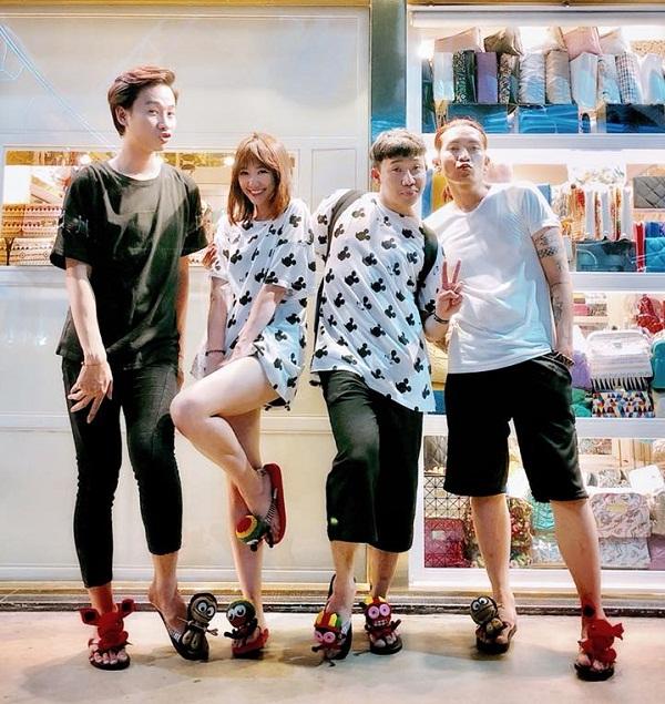 Trấn Thành bị soi vì sàm sỡ vòng một của Hari Won nơi đông người-5