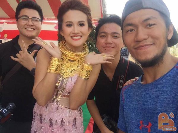 Hoa mắt trước hình ảnh cô dâu chú rể mang đầy vàng trên người-5