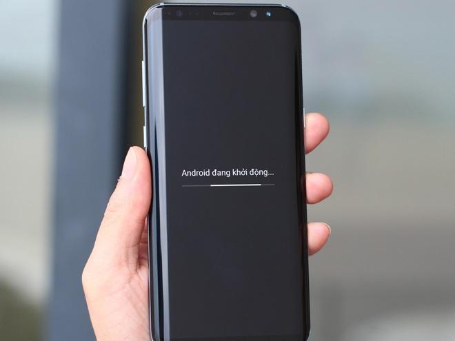 Nhỏ xíu, không che được mưa nắng nhưng chiếc mũ này có giá tới 3,8 tỷ đồng-4