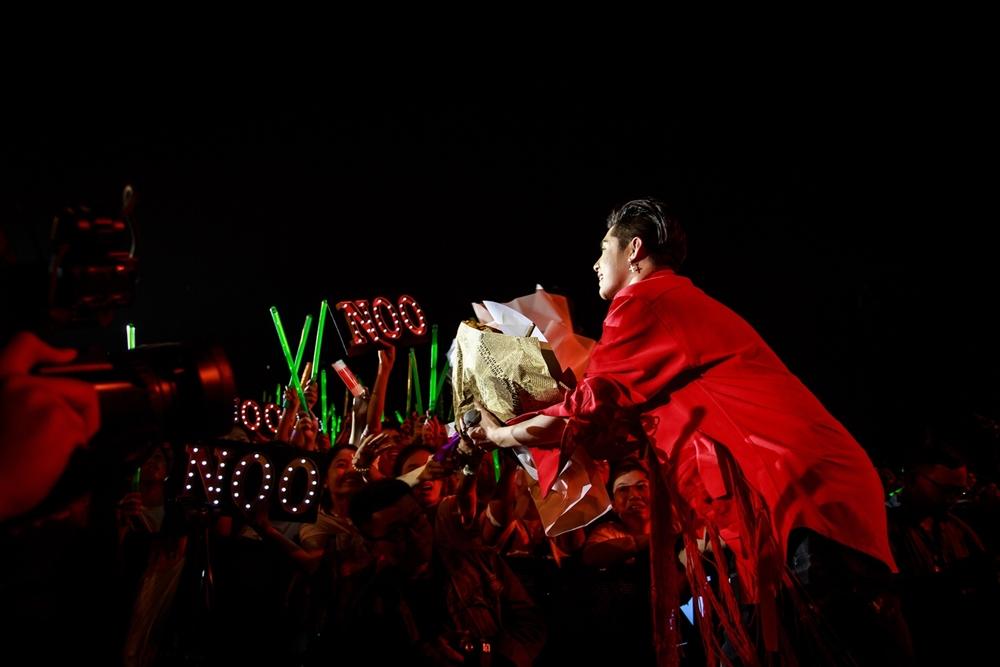 Nhiều fan nữ ngất xỉu trong show diễn 20.000 khán giả của Noo Phước Thịnh-6