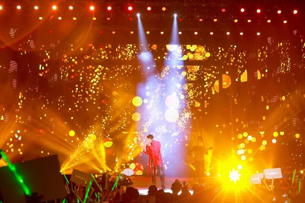 Nhiều fan nữ ngất xỉu trong show diễn 20.000 khán giả của Noo Phước Thịnh-2