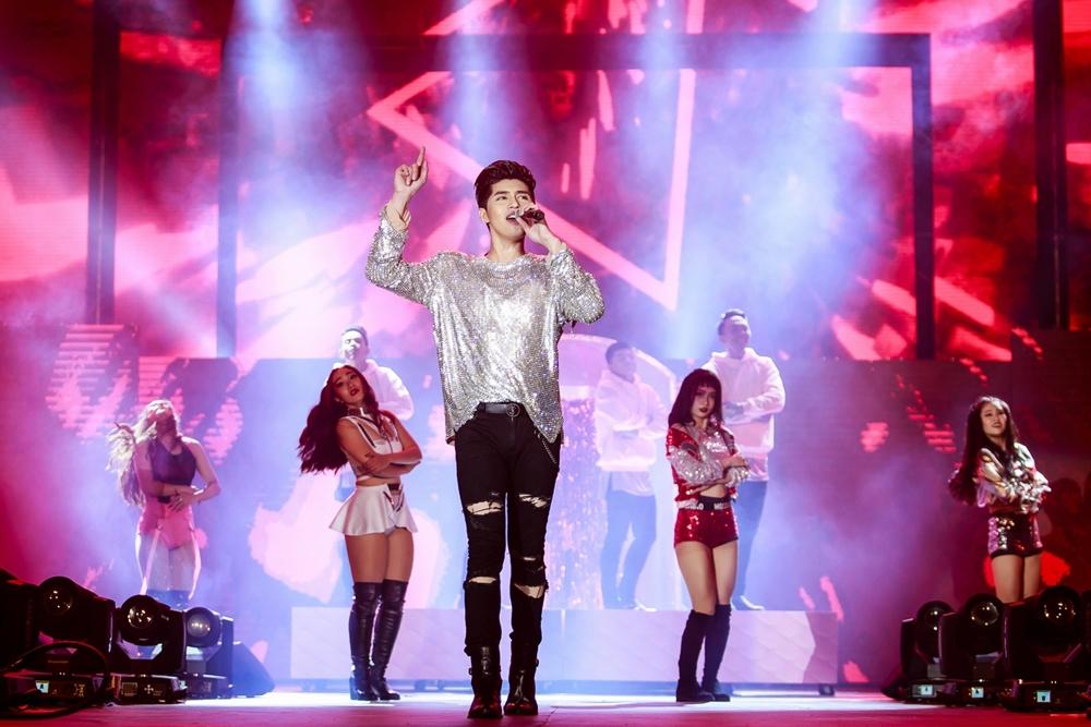 Nhiều fan nữ ngất xỉu trong show diễn 20.000 khán giả của Noo Phước Thịnh-9