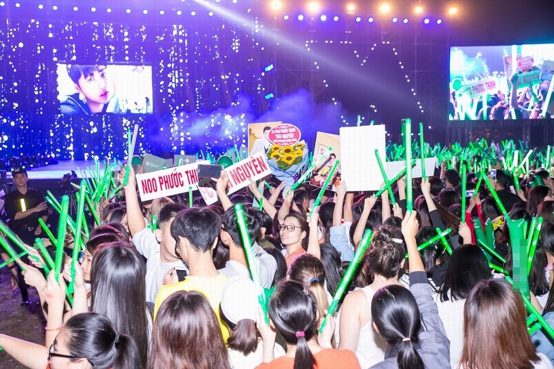 Nhiều fan nữ ngất xỉu trong show diễn 20.000 khán giả của Noo Phước Thịnh-1