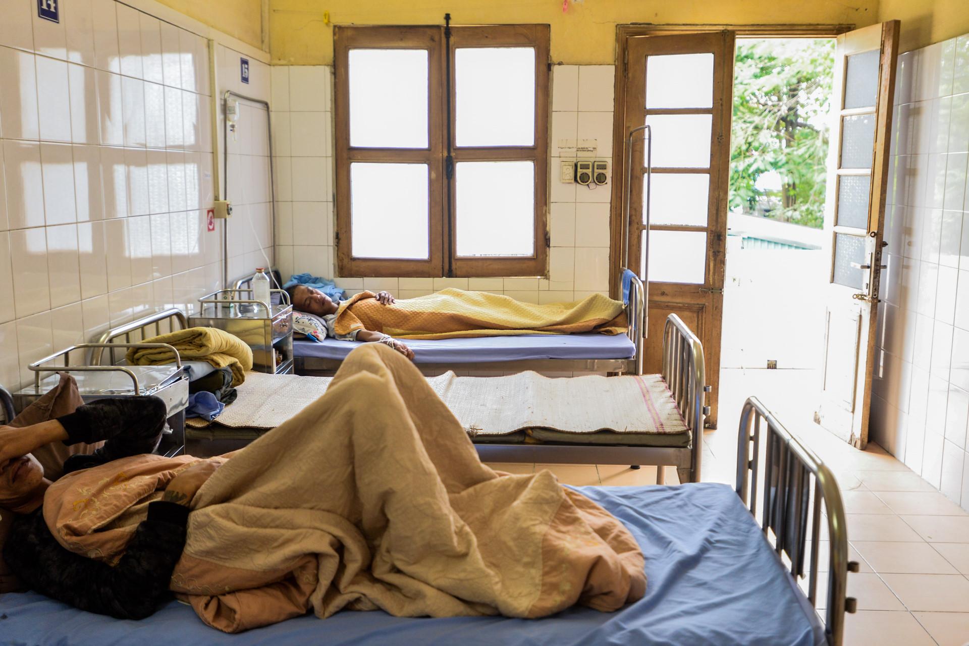 Những bệnh nhân quanh năm không người đến thăm-10