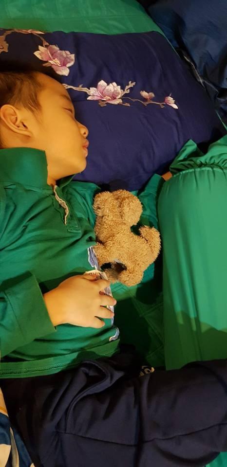 Tin sao Việt: Jennifer Phạm tay chân rụng rời vì sợ kim khi nằm trên giường bệnh-8