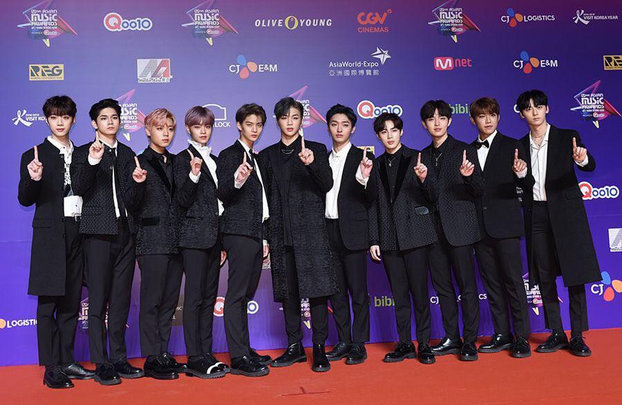 Song Joong Ki lấy lại phong độ, Lee Young Ae đẹp lộng lẫy trên thảm đỏ MAMA Hong Kong-14