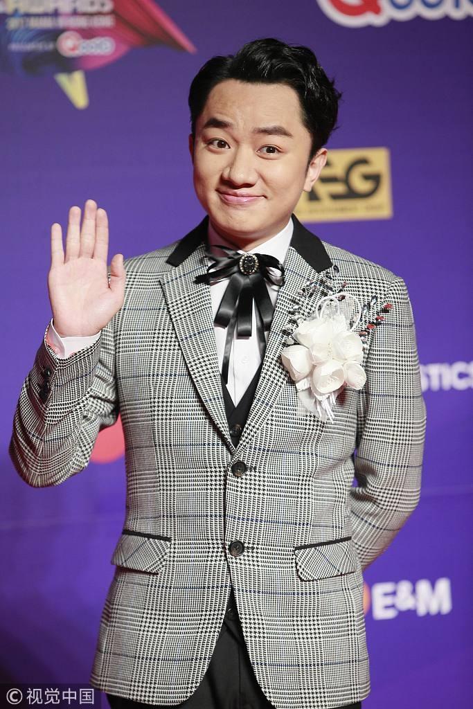 Song Joong Ki lấy lại phong độ, Lee Young Ae đẹp lộng lẫy trên thảm đỏ MAMA Hong Kong-9