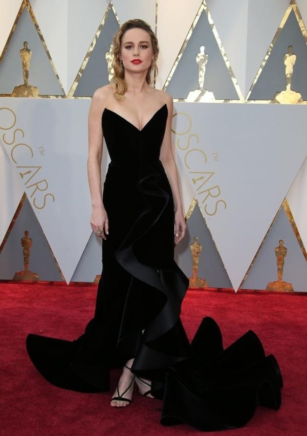 Những khoảnh khắc thảm đỏ đẹp nhất năm 2017 của loạt mỹ nhân Hollywood-3