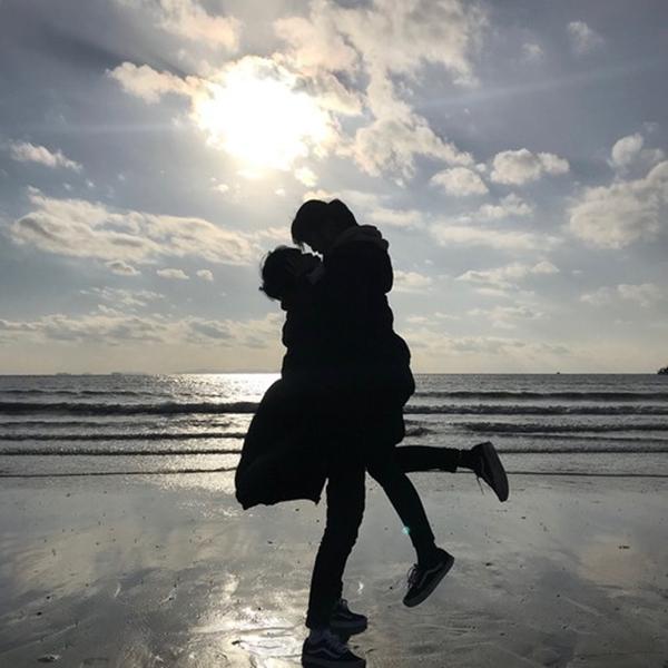 2 năm yêu không được công khai, chia tay 20 ngày bạn trai đã đăng ảnh ôm người mới-2