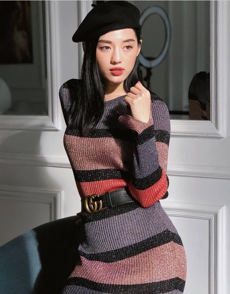 Thúy Vi váy hồng trẻ trung - Quỳnh Anh Shyn lên đồ công sở đẹp nhất street style tuần này-7